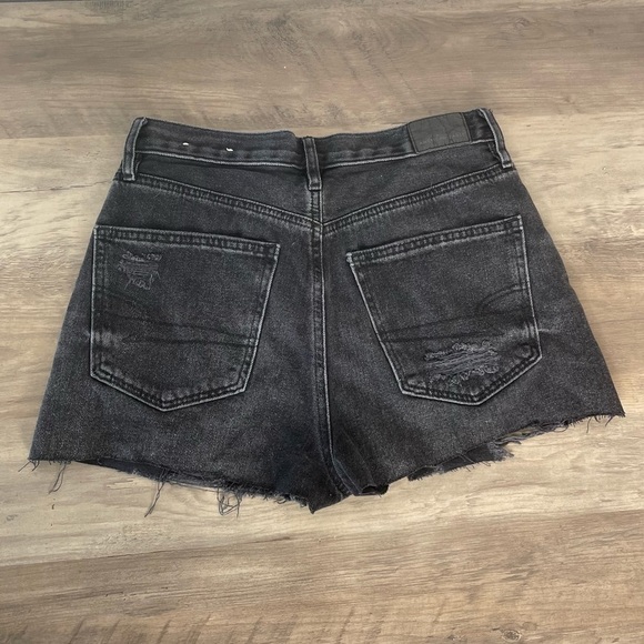 AMERICAN Eagle Black Distressed Cutoff 90’s Boyfriend Short - Picture 2 of 7
